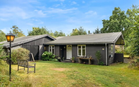 Ellinore - from the Sea: Dak, Huis, Huis, Verblijf, Siding, Landgoed, Oprit, Garden Gebouwen, Werf, Schuur