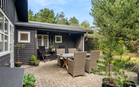 Ellinore - from the Sea: Dak, Huis, Huis, Verblijf, Siding, Landgoed, Oprit, Garden Gebouwen, Werf, Schuur