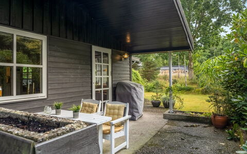 Ellinore - from the Sea: Dak, Huis, Huis, Verblijf, Siding, Landgoed, Oprit, Garden Gebouwen, Werf, Schuur