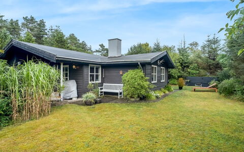 Ellinore - from the Sea: Dak, Huis, Huis, Verblijf, Siding, Landgoed, Oprit, Garden Gebouwen, Werf, Schuur
