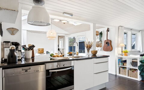 Hermand - 3.5Km from the Sea: Meubilair, Interieur Ontwerp, Stoel, Flooring, Tafel, Toevlucht, Verdieping, Plafond, Kamer, Eco Hotel