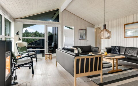 Juris - 950M from the Sea: Hout, Meubilair, Interieur Ontwerp, Woonkamer, Huis, Flooring, Bankstel, Verdieping, Houten Vloer, Plafond