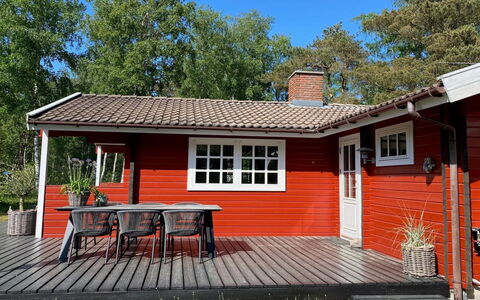 Barthi - 1.6Km from the Sea: Hout, Huis, Dak, Verblijf, Huis, Deur, Siding, Beits, Garden Gebouwen, Schaduw
