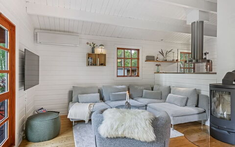 Barthi - 1.6Km from the Sea: Interieur Ontwerp, Flooring, Meubilair, Hout, Bankstel, Verdieping, Woonkamer, Plafond, Huis, Kamer