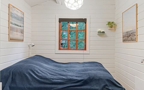 Barthi - 1.6Km from the Sea: Hout, Flooring, Interieur Ontwerp, Plafond, Verdieping, Slaapkamer, Verlichting, Meubilair, Kamer, Bed