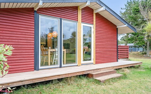 Borghild - 500M from the Sea: Flooring, Muur, Verdieping, Interieur Ontwerp, Hout, Plafond, Houten Vloer, Verlichting, Meubilair, Laminaatvloer