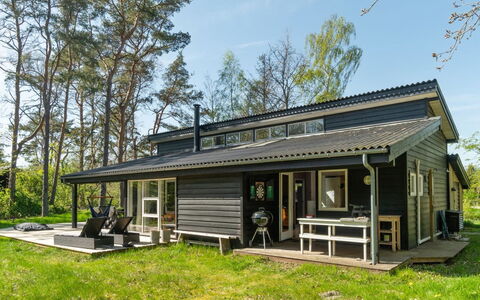 Ilsebeth - 250M from the Sea: Zwembad, Buitenmeubels, Meubilair, Toevlucht, Flagstone, Eco Hotel, Schaduw, Stoel, Vrije Tijd, Landgoed