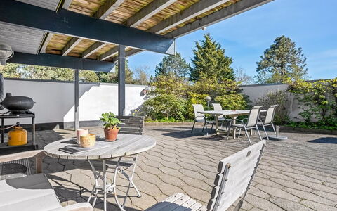 Eikka - 100M from the Sea: Meubilair, Buitenmeubels, Stoel, Tafel, Buitentafel, Schaduw, Tuin, Patio, Keuken En Eettafel
