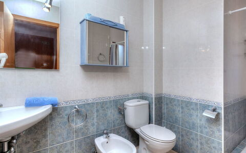 Cap Ras Ii: Badkamer, Eigendom, Kamer, Toilet, Interieur Ontwerp, Architectuur, Onroerend Goed, Loodgieterswerkinrichting, Tegel, Muur