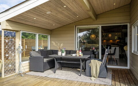 Livni - from the Sea: Verblijf, Backyard, Werf, Garden Gebouwen, Schuur, Siding, Buitenmeubels, Blokhut, Outdoor Structuur, Keet