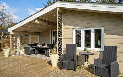 Livni - from the Sea: Verblijf, Backyard, Werf, Garden Gebouwen, Schuur, Siding, Buitenmeubels, Blokhut, Outdoor Structuur, Keet