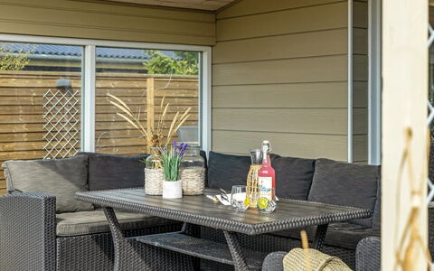Livni - from the Sea: Verblijf, Backyard, Werf, Garden Gebouwen, Schuur, Siding, Buitenmeubels, Blokhut, Outdoor Structuur, Keet