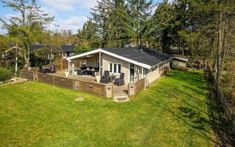 Livni - from the Sea: Verblijf, Backyard, Werf, Garden Gebouwen, Schuur, Siding, Buitenmeubels, Blokhut, Outdoor Structuur, Keet