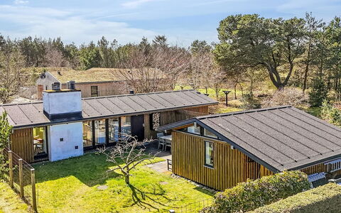 Amarie - 1Km from the Sea: Huis, Huis, Dak, Woongebied, Verblijf, Landgoed, Boerderij, Gazon, Landscaping, Siding