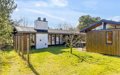 Amarie - 1Km from the Sea: Huis, Huis, Dak, Woongebied, Verblijf, Landgoed, Boerderij, Gazon, Landscaping, Siding