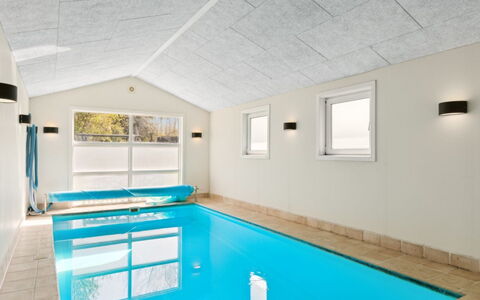 Amiira - 500M from the Sea: Huis, Woongebied, Huis, Verblijf, Dak, Land Lot, Siding, Tuin, Landgoed, Gazon