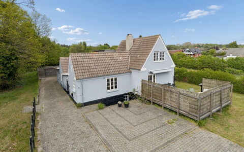 Kali - 750M from the Sea: Hout, Dak, Architectuur, Huis, Huis, Verblijf, Siding, Hardwood, Helling, Landgoed