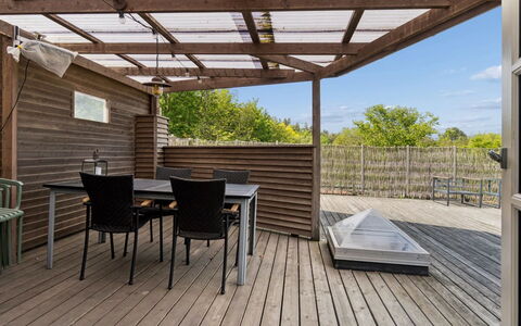 Kali - 750M from the Sea: Hout, Dak, Architectuur, Huis, Huis, Verblijf, Siding, Hardwood, Helling, Landgoed