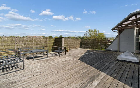 Kali - 750M from the Sea: Hout, Dak, Architectuur, Huis, Huis, Verblijf, Siding, Hardwood, Helling, Landgoed