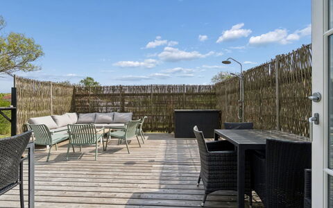 Kali - 750M from the Sea: Hout, Dak, Architectuur, Huis, Huis, Verblijf, Siding, Hardwood, Helling, Landgoed