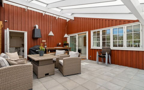 Tarje - 320M from the Sea: Hout, Dak, Architectuur, Huis, Huis, Verblijf, Siding, Hardwood, Helling, Landgoed