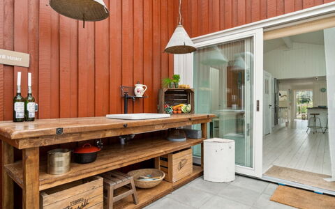 Tarje - 320M from the Sea: Hout, Dak, Architectuur, Huis, Huis, Verblijf, Siding, Hardwood, Helling, Landgoed
