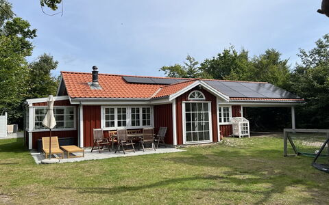 Tarje - 320M from the Sea: Hout, Dak, Architectuur, Huis, Huis, Verblijf, Siding, Hardwood, Helling, Landgoed