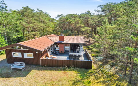 Bothilda - 950M from the Sea: Meubilair, Interieur Ontwerp, Flooring, Verdieping, Plafond, Kamer, Stoel, Tafel, Appartement, Keuken En Eettafel