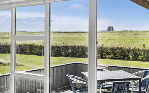 Janin - 400M from the Sea: Blauw, Struik, Verblijf, Groundcover, Tuin, Landgoed, Schaduw, Landscaping, Boerderij, Eco Hotel