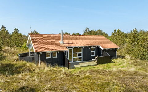 Elisenda - 1Km from the Sea: Hout, Huis, Veranda, Dek, Hardwood, Dak, Beits, Houten Vloer, Eco Hotel