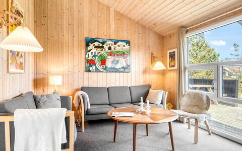 Elisenda - 1Km from the Sea: Hout, Huis, Veranda, Dek, Hardwood, Dak, Beits, Houten Vloer, Eco Hotel
