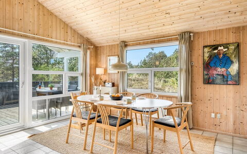 Elisenda - 1Km from the Sea: Hout, Huis, Veranda, Dek, Hardwood, Dak, Beits, Houten Vloer, Eco Hotel