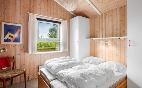 Maira - from the Sea: Hout, Slaapkamer, Bed, Interieur Ontwerp, Huis, Bedding, Huis, Laken, Plafond, Bed Frame