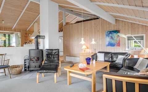 Maira - from the Sea: Hout, Plafond, Interieur Ontwerp, Meubilair, Flooring, Verdieping, Huis, Kamer, Stoel, Woonkamer