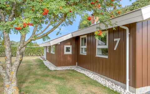 Maira - from the Sea: Hout, Beits, Hardwood, Verblijf, Tuin, Garden Gebouwen, Siding, Gazon, Backyard, Werf