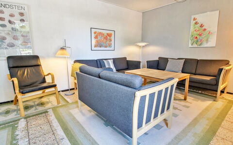 Kiri - 24Km from the Sea: Dak, Huis, Huis, Verblijf, Deur, Siding, Landgoed, Gazon, Werf, Veranda