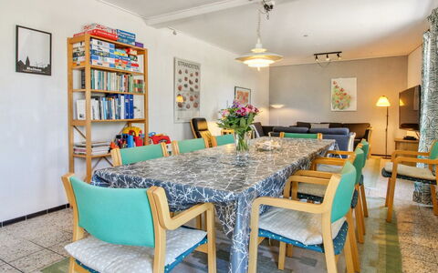 Kiri - 24Km from the Sea: Dak, Huis, Huis, Verblijf, Deur, Siding, Landgoed, Gazon, Werf, Veranda