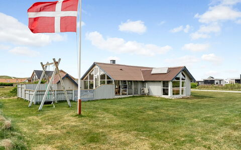 Emppu - 250M from the Sea: Dak, Huis, Deur, Verblijf, Schaduw, Siding, Werf, Landgoed, Backyard