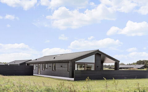Frithbjorn - 900M from the Sea: Hout, Huis, Veranda, Dek, Hardwood, Dak, Beits, Houten Vloer, Eco Hotel
