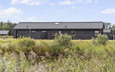 Frithbjorn - 900M from the Sea: Hout, Huis, Veranda, Dek, Hardwood, Dak, Beits, Houten Vloer, Eco Hotel