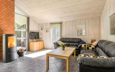 Olli - 600M from the Sea: Gras, Grasland, Land Lot, Verblijf, Landelijk Gebied, Weide, Garden Gebouwen, Tuin, Schuur