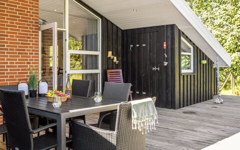 Olli - 600M from the Sea: Gras, Grasland, Land Lot, Verblijf, Landelijk Gebied, Weide, Garden Gebouwen, Tuin, Schuur
