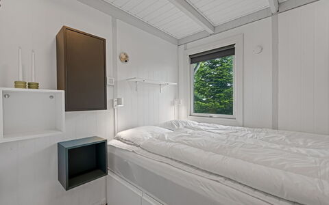 Terkel - 800M to the Fjord: Hout, Interieur Ontwerp, Flooring, Verdieping, Plafond, Slaapkamer, Bed, Kamer, Bedding, Laken