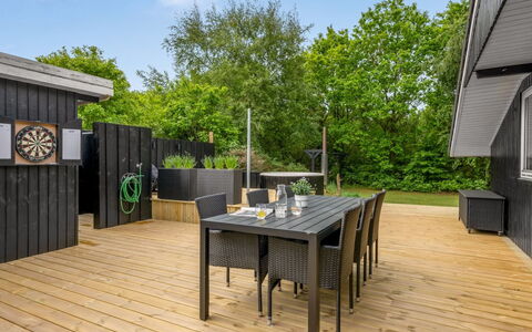 Terkel - 800M to the Fjord: Hout, Houten Vloer, Hardwood, Plank, Dek, Beits, Schaduw, Tuin, Backyard, Eco Hotel