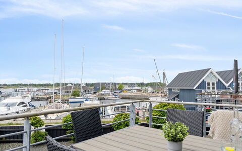 Skade - 10M from the Sea: Zwembad, Buitenmeubels, Meubilair, Toevlucht, Flagstone, Eco Hotel, Schaduw, Stoel, Vrije Tijd, Landgoed