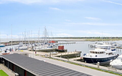 Skade - 10M from the Sea: Zwembad, Buitenmeubels, Meubilair, Toevlucht, Flagstone, Eco Hotel, Schaduw, Stoel, Vrije Tijd, Landgoed