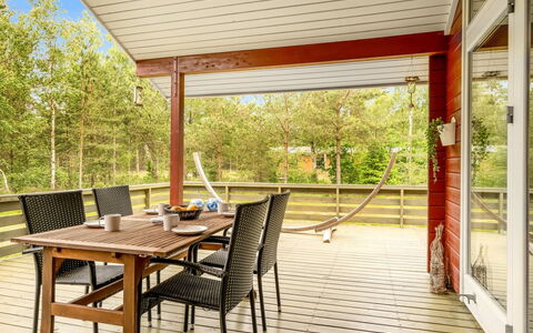Mettemarie - 200M from the Sea: Hout, Huis, Veranda, Dek, Hardwood, Dak, Beits, Houten Vloer, Eco Hotel