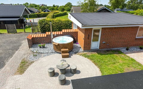 Sissela - from the Sea: Hout, Huis, Veranda, Dek, Hardwood, Dak, Beits, Houten Vloer, Eco Hotel