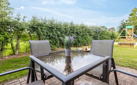 Sissela - from the Sea: Hout, Huis, Veranda, Dek, Hardwood, Dak, Beits, Houten Vloer, Eco Hotel