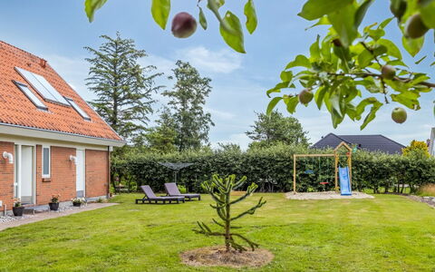 Sissela - from the Sea: Hout, Huis, Veranda, Dek, Hardwood, Dak, Beits, Houten Vloer, Eco Hotel
